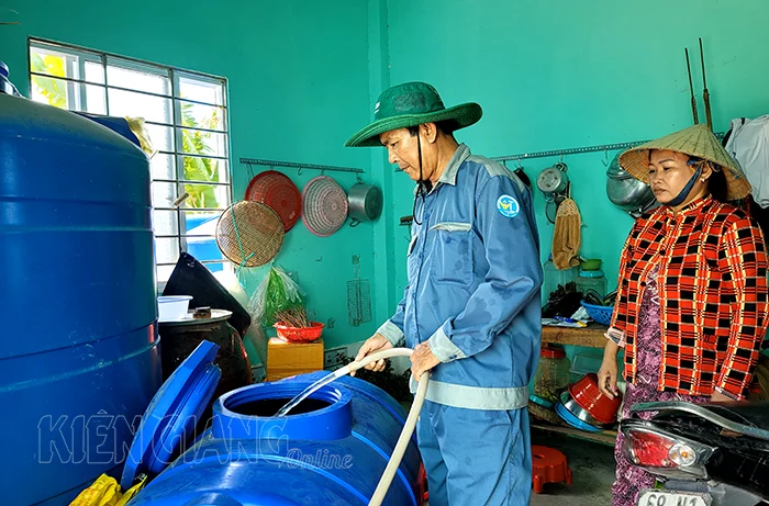 Hỗ trợ nước sinh hoạt cho người dân huyện biên giới Giang Thành